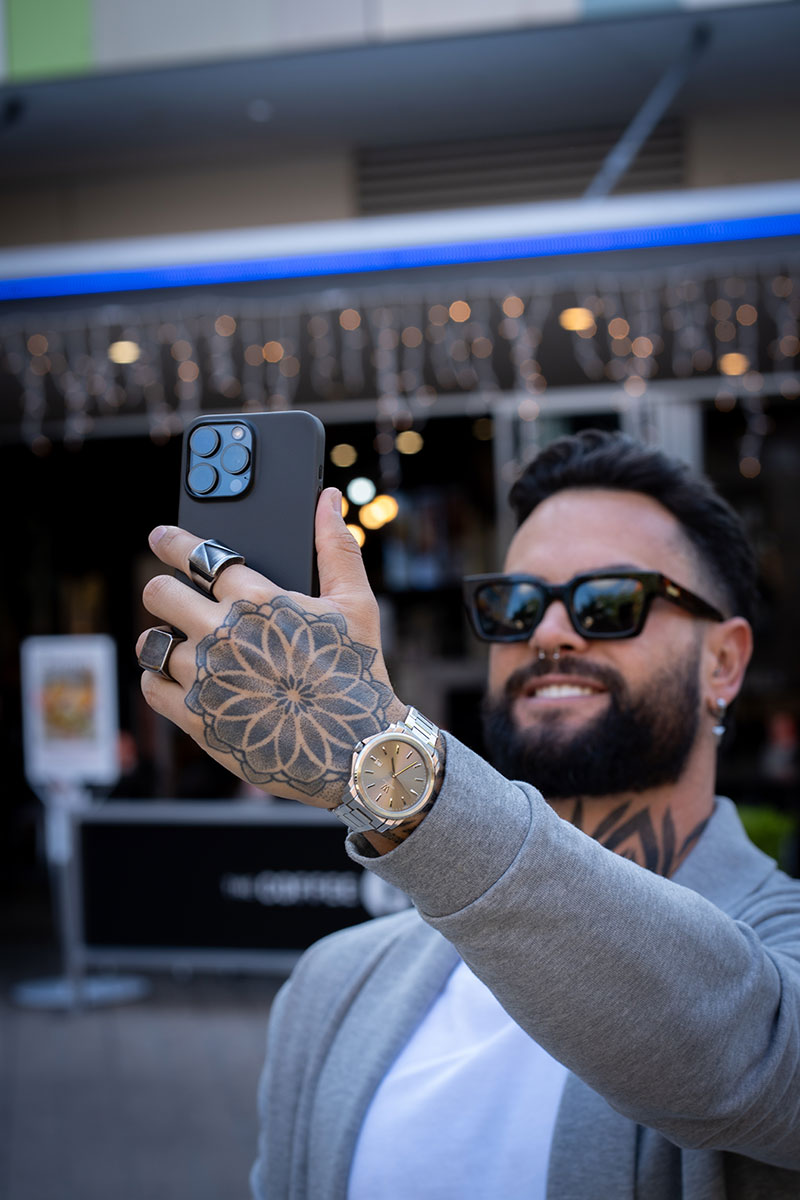 iPhone 16 avec coque fine - Selfie